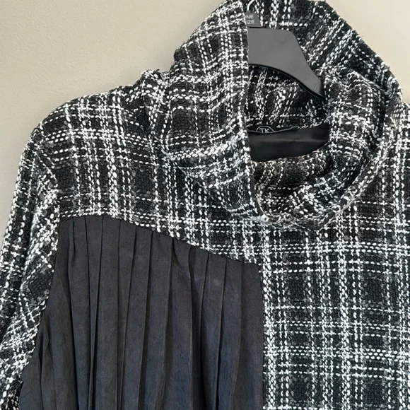 Plaid winter dress - Picture 3 of 5